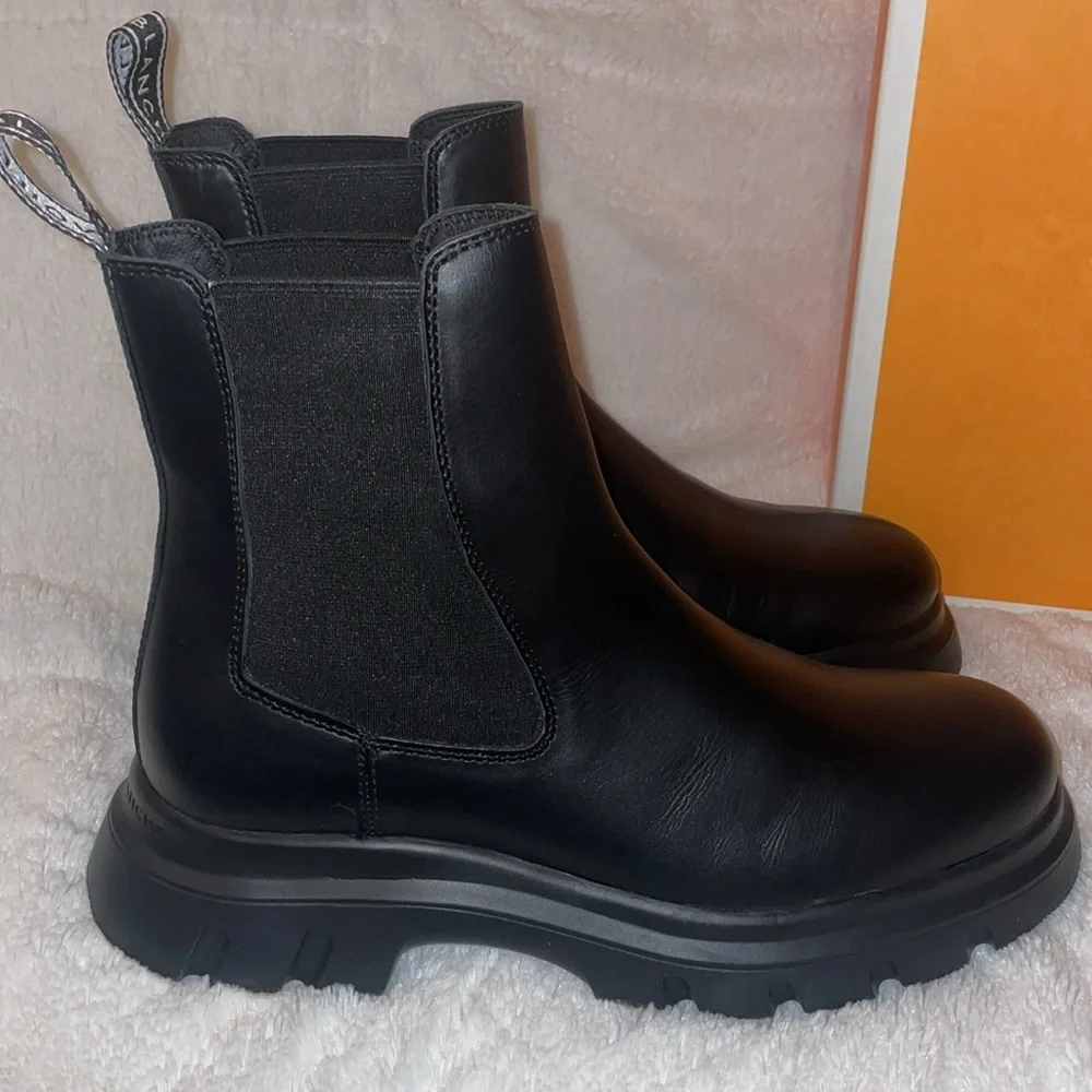 VOILE BLANCHE TWILLY CHELSEA
Leather Boots in Black - Picture 11 of 16
